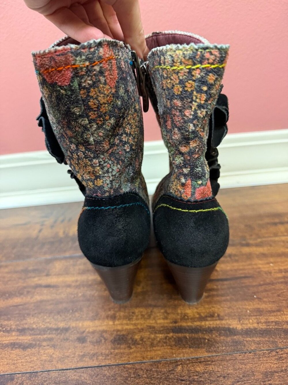 L'Artiste Simonetta Floral Bootie with Black Suede Details Size 39 or US 8.5 - Picture 9 of 11